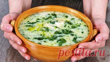 Самый вкусный грузинский суп из курицы. Питательный и насыщенный бульон Чихиртма — это традиционное блюдо грузинской кухни, которое представляет собой густой суп на основе куриного или бараньего бульона. Это блюдо отличается своей питательностью и насыщенным вкусом. Чихиртму готовят из простых ингредиентов, но процесс приготовления требует внимания и аккуратности. Особенностью этого супа является использование муки для загустения, а также яичных желтков, которые придают бл...