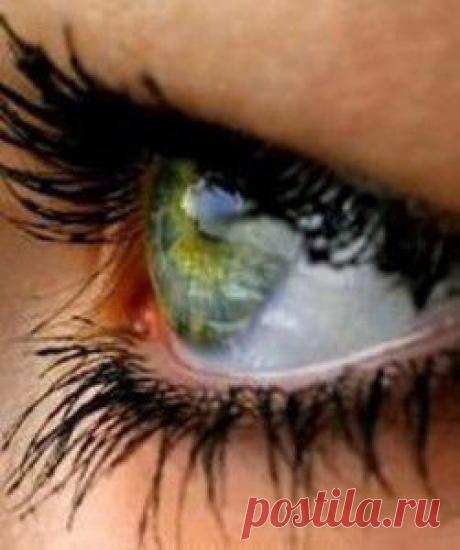 Круги под глазами и мешки под глазами | vita-jizn.net
Круги под глазами, как и мешки под глазами сигнализируют о нашем состоянии. Но не только темные круги под глазами являются индикатором здоровья, а и выражение глаз, покраснение белков, изменение их цвета и мешки под глазами.
12 советов для устранения кругов и мешков под глазами