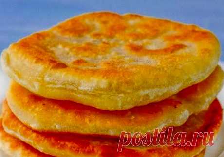 Завариваю муку маслом и получаются хрустящие вкусные лепешки за 3 минуты. И никакого мяса - Женский блог