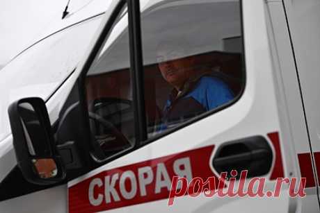 В российском городе трое рабочих упали в шахту лифта. В городе Пушкино трое рабочих упали в шахту лифта, один из них умер в больнице. Об этом сообщила официальный представитель подмосковного управления СКР Ольга Врадий. По предварительным данным, мужчины производили работы в строящемся доме. Рабочие соорудили себе деревянный помост, который обрушился под тяжестью их веса.