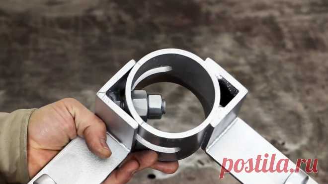 Как сделать сварочную струбцину под любой угол сварки Чтобы быстро и ровно сваривать трубы, прутки и прочий металлопрокат под углом, очень удобно использовать специальную струбцину. Она держит детали крепче магнитов, к тому же способна регулироваться под разные углы стыковки. Это действительно полезное приспособление для сварщика, которое не сложно