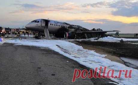 Удар молнии или ошибка пилота: самое главное, что известно о трагедии с Superjet 100 в Шереметьево | События