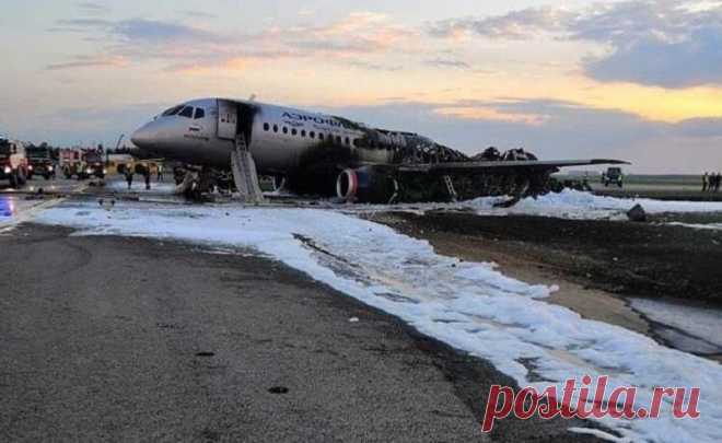 Удар молнии или ошибка пилота: самое главное, что известно о трагедии с Superjet 100 в Шереметьево | События