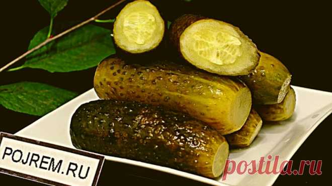 Чтобы мои малосольные огурчики были с особенным пряным вкусом, добавляю в рассол один простой ингредиент