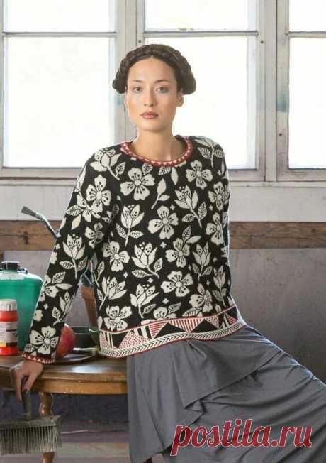 Два джемпера: белые цветы на черном фоне. Техника: интарсия. Спицы.