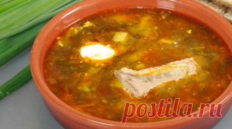 Вкусный зеленый борщ со щавелем: много не бывает Зеленый борщ со щавелем вкусный и в горячем, и в холодном виде. Получается он ароматным, с приятной кислинкой и обладает свежим вкусом. Подайте его с кусочками домашнего хлеба и зеленым луком: настоящее объедение.