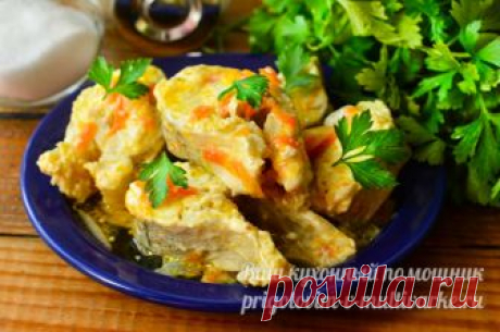 Минтай в мультиварке с морковью и луком со сметаной