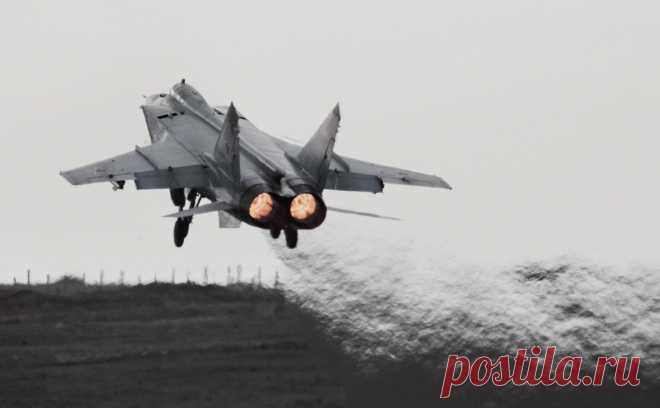 Россия подняла МиГ-31 из-за норвежского «Посейдона» над Баренцевым морем. Патрульный самолет Норвегии приближался к границе России, но не нарушил ее. Истребитель МиГ-31, вылетевший сопроводить его, затем вернулся на базу. Накануне Россия поднимала борт из-за немецкого самолета над Балтийским морем