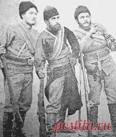Знаете ли Вы ?

В 1904 году в одной из приграничных с армянами горных деревень Сасуна правил ставленник турков - курдский вождь Салих, известный своей жестокостью в отношении не покорных армян горного Сасуна.
Армяне были бы не армянами, если бы не предприняли справедливое решение данного вопроса.
Исполнить святую обязанность вызвался Сейто, так звали статного горца из Восточной Армении (ныне Иджеван), который услышав призыв, тут же вызвался приехать и исполнить святую мест...