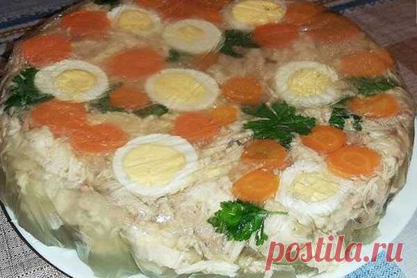 Заливное из курицы

Заливное из курицы – красивое праздничное блюдо, которое украсит ваш новогодний стол. Нежное и мягкое куриное мясо отлично подходит для заливного.