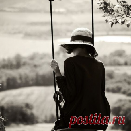 ღМожно простить человеческую глупость, ибо она, в основном,
  непреднамеренна. Но нельзя прощать человеческую подлость,
ибо она преднамеренна всегда. (Лев Николаевич Толстой)
...Наступило 20 декабря - канун Старого нового года.
В этот день на Руси принято гадать, вспоминать своих предков.
Но и в этот день не обошлось без неприятностей.
За несколько дней до этого в доме бабушки случился пожар, после которого, через пару дней, она переехала к своей сестре, где у нее случился инсульт.
Она прожила…