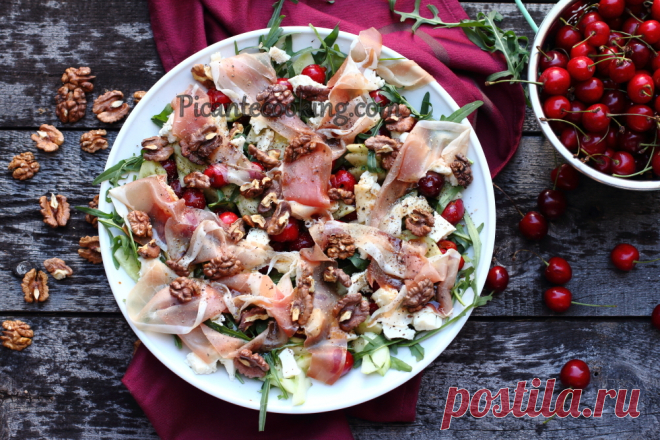 Салат з черешнями, в'яленою шинкою і сиром горгонзола | Picantecooking
