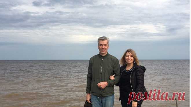 Мужчина и его женщина

Всем доброго времени суток!

Я часто получаю восхищенные сообщения от девушек и женщин в директ Инстаграм, когда выкладываю фотографии букетов с цветами, которые мне дарят мой муж, брат, дети и коллеги.

Прилетают и благодарности от женщин-коллег с иногда невероятно трогательными признаниями о том, что мое отношение к семье, близким, мои книги, опубликованные на Литрес, вдохновили и заставили понять, что помимо работы  есть семья...