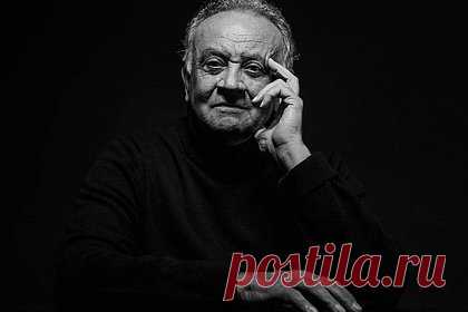 Умер автор музыки к сериалу «Твин Пикс». Американский композитор Анджело Бадаламенти, автор музыки к сериалу «Твин Пикс» скончался в возрасте 85 лет. Музыкант умер у себя дома в Линкольн-Парке. Бадаламенти наиболее известен как автор музыки к фильмам и телесериалам режиссера Дэвида Линча. Всего он написал музыку более чем к 70 фильмам и телесериалам.