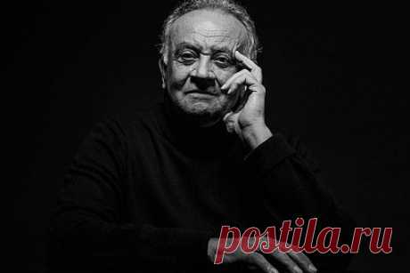Умер автор музыки к сериалу «Твин Пикс». Американский композитор Анджело Бадаламенти, автор музыки к сериалу «Твин Пикс» скончался в возрасте 85 лет. Музыкант умер у себя дома в Линкольн-Парке. Бадаламенти наиболее известен как автор музыки к фильмам и телесериалам режиссера Дэвида Линча. Всего он написал музыку более чем к 70 фильмам и телесериалам.
