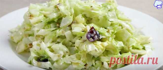 Салат Вальдорф Очень хрустящий и сочный салат! Это просто идеальная идея для ужина. А на праздничный стол подаем его и к утке, и к индейке, и к курице, и к рыбе, и к мясу любому