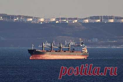 Экспорт нефти из России рекордно вырос. В марте 2023 года российский нефтяной экспорт достиг рекордных значений. Об этом говорят данные Международного энергетического агентства (МЭА). Объем поставок нефти вырос до 8,1 миллиона баррелей в сутки, а поставки нефтепродуктов — до 3,1 миллиона баррелей. До этого такие показатели фиксировались в апреле 2020 года.