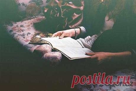 Прочитай и выучи наизусть: 
тьма имеет предел, и любая грусть 
преодолима, если построить мост ...