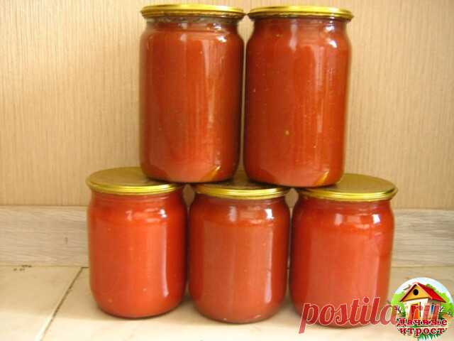 Соус томатный классический 

3 кг помидоров 
150 г сахара 
25 г соли 
200 мл 9 % уксуса 
5 шт. бутончиков гвоздики 
25 шт. перца горошком душистого 
3 г корицы молотой 
1/5 ч.л. красного молотого перца 

Помидоры мелко нарезать, выложить в кастрюлю, поставить на огонь и уварить на треть, не закрывая крышку. Затем добавить сахар, проварить 10 минут, всыпать соль и варить еще 3 минуты. Положить в кастрюлю с томатами специи и приправы, проварить 10 минут и протереть через сит...
