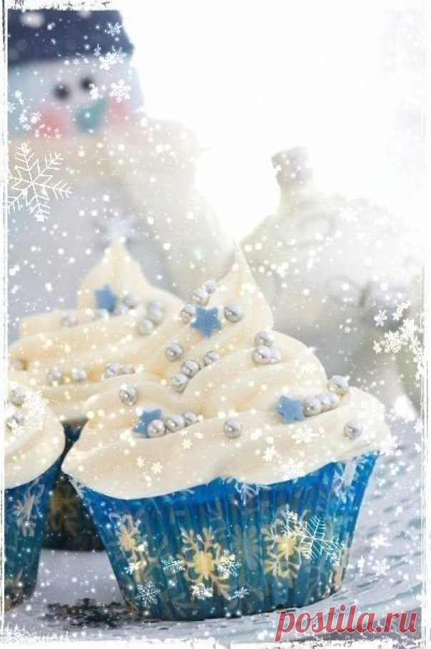 Очень "ленивые" голубцы. Ингредиенты: Капуста — 100 г Морковь – 1 шт. Куриный фарш — 500 г Сметана — 100 г Томатная паста — 50 г Яйца — 2 шт. Вода — 100 мл Соль, перец чёрный молотый + (по желанию) Рис – 50 г Луковица – 1 шт. Приготовление: Морковь и капусту шинкуем на комбайне. Смешиваем с фаршем и добавляем яйца. Теперь готовим заливку – смешиваем томатную пасту, сметану и воду, солим и перчим. Формируем шарики (тефтельки) из фарша и кладём в кастрюльку (лучше гусятницу). Заливаем…