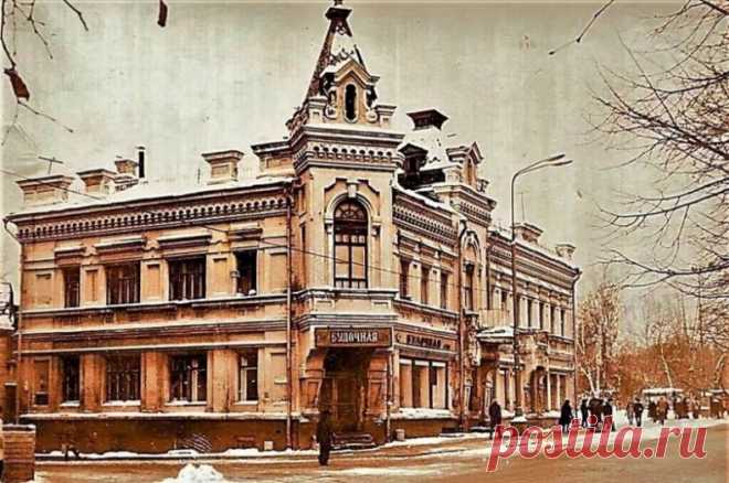 Сокольники 1981 год.
Вид на Филипповскую булочную.