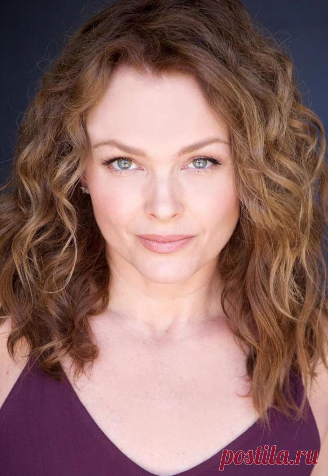 Dina Meyer
