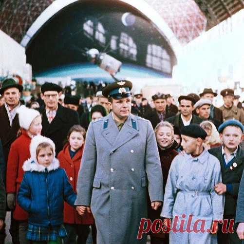 Юрий Гагарин на ВДНХ

#фото@mosc1