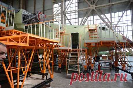 В России собрались ослабить контроль за тратами на строительство самолетов. Минфин предложил изменить порядок контроля за расходованием средств ФНБ на финансирование производства отечественных самолетов. Речь идет об отмене для отрасли обязательного контроля за самоокупаемостью инфраструктурных проектов, в рамках которого компании, получающие деньги, должны отчитываться об их расходовании.