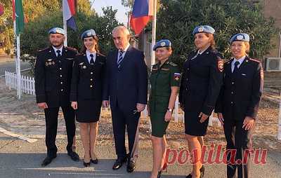 На Кипре вручили награды россиянам из полицейского контингента миротворцев ООН. Медалей были удостоены подполковник Константин Титлянов и майоры Ольга Глущенко и Галина Логинова