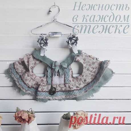 Нежное нарядное платье для мимимишной собачки. Сшито с любовью и нежностью. 
#платюшко #наряддлятедди #наряды #платье #процесссозданиятедди #одеждадлятедди #красота_страшная_сила #тедди_елены_агеевой #нежность