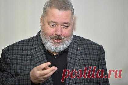 Дмитрий Муратов посвятил Нобелевскую премию иноагентам и погибшим коллегам. Главный редактор «Новой газеты» Дмитрий Муратов рассказал, кому он посвящает полученную Нобелевскую премию мира. Он включил в список ряд погибших российских журналистов. Решение о том, как распорядиться финансовой частью премии, Муратов примет после консультаций с редколлегией «Новой газеты».