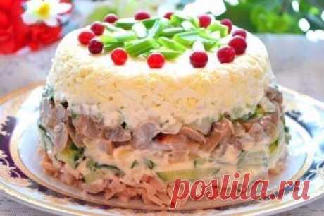 Подборка салатов со свежими ОГУРЧИКАМИ

1. Куриный салат с яйцами и грибами

Ингредиенты:
Показать полностью…