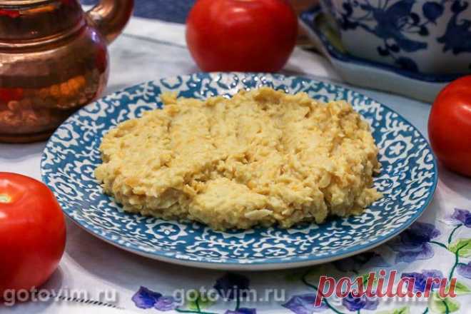 Сливочное пюре из нута по-арабски (НЕ хумус). Рецепт с фото Основное отличие от хумуса - отсутствие в составе тахинной пасты, придающей хумусу характерный вкус. Для пюре вареный нут достаточно размять, прибавив молоко и сливочное масло. Перед варкой горошины обязательно замачивают на ночь в холодной воде с добавлением соды, чтобы они быстрее сварились.

