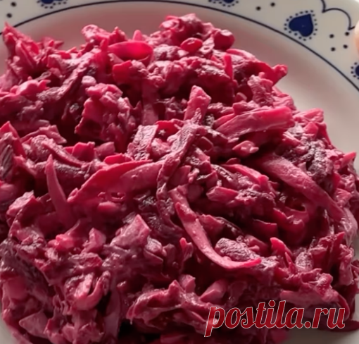 Простіше, ніж "Шуба": корисна закуска-салат із буряка та оселедця за 5 хвилин