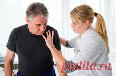 Осанка – это способность человека держать свое тело в различных положениях. Она вырабатывается в процессе развития человека и может быть правильной и неправильной.
Как же узнать правильная осанка или нет? Есть одно несложное правило. При правильной осанке, если смотреть на человека сзади, то центральная линия позвоночника, образованная остистыми отростками позвонков, будет прямой. Любое ...