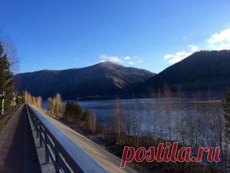 (1) Facebook