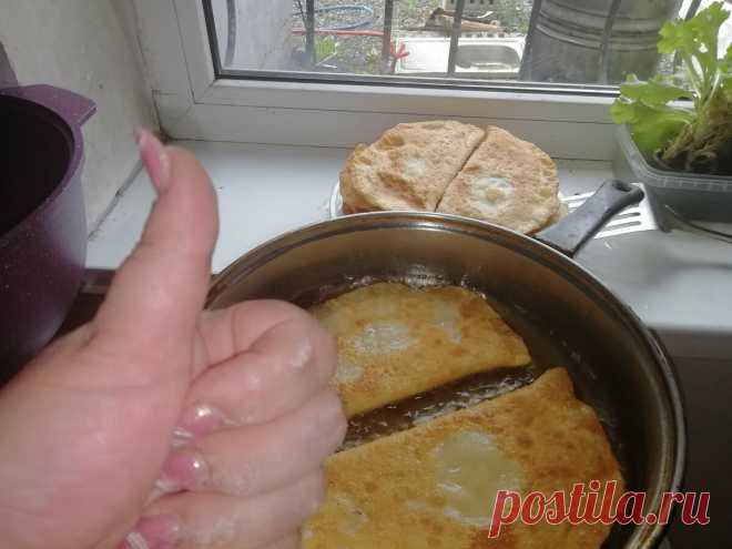 Жарю чебуреки и не боюсь брызгов масла. Чистая плита и руки без ожогов благодаря одной щепотке соли | Отчаянная Домохозяйка | Яндекс Дзен