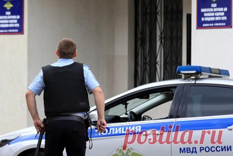 Мигрант разделся и приставал в лифте к российской школьнице. В Москве задержали мигранта из Средней Азии, который разделся в лифте и приставал к девятикласснице. Школьница ехала в лифте своего дома на улице Академика Пилюгина с незнакомым мужчиной. Неожиданно он дотронулся до ее интимного места рукой, затем разделся и показал непристойность, после чего вышел из лифта.