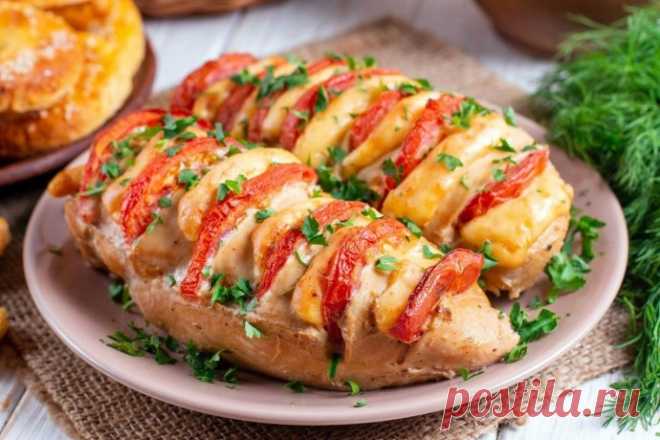 Куриные грудки с помидорами и сыром в духовке
