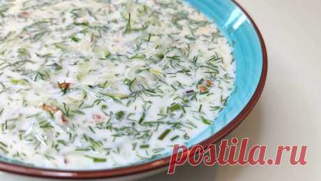 Вместо окрошки готовлю суп Таратор. Ни колбасы, ни мяса не надо, а получается даже вкуснее и варить ничего не нужно  😊

Ингредиенты:
- 3 огурца
- 1 пучок укропа
- 2 зубчика чеснока
- 200 мл кефира
- соль по вкусу
- можно добавить специи

Приготовление:
1. Огурцы нарезаем крупными кусочками.
2. Укроп мелко рубим.
3. Чеснок пропускаем через пресс.
4. Все складываем в чашу блендера и измельчаем до однородности.
5. Заливаем кефиром, солим и хорошо перемешиваем.
6. Если нужно, добавляем немного вод…