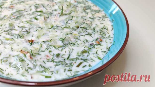 Вместо окрошки готовлю суп Таратор. Ни колбасы, ни мяса не надо, а получается даже вкуснее и варить ничего не нужно  😊

Ингредиенты:
- 3 огурца
- 1 пучок укропа
- 2 зубчика чеснока
- 200 мл кефира
- соль по вкусу
- можно добавить специи

Приготовление:
1. Огурцы нарезаем крупными кусочками.
2. Укроп мелко рубим.
3. Чеснок пропускаем через пресс.
4. Все складываем в чашу блендера и измельчаем до однородности.
5. Заливаем кефиром, солим и хорошо перемешиваем.
6. Если нужно, добавляем немного вод…