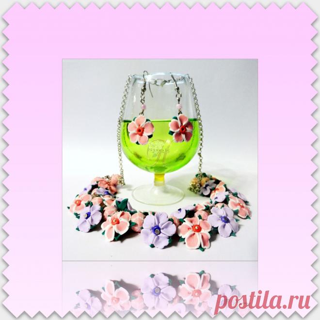 Комплект ..колье и серьги из полимерной глины.