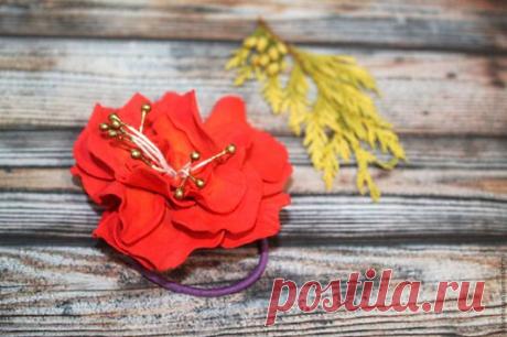 Купить Резинка для волос цветы из фоамирана Красный аленький цветочек - ярко-красный, гребень для прически