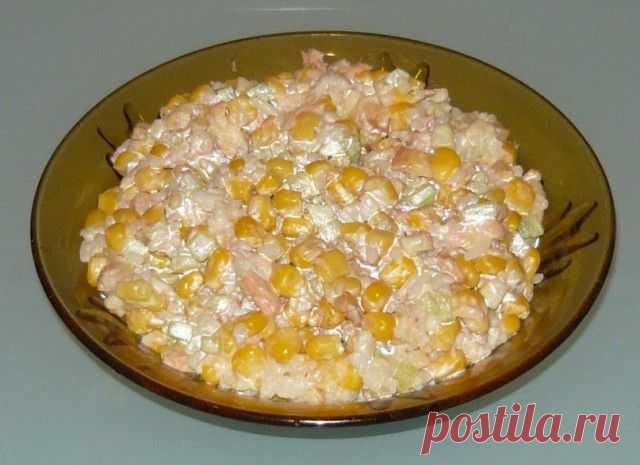 Салат с копченым кальмаром