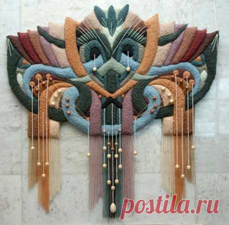 ec253ddf77923324744a4fa899fb4979.jpg (635×625)
Объемные гобелены Юрий Николаевич Овсепян создает уникальные гобелены. В своих работах, кроме шерсти, автор использует полушерсть, ангору, альпаку, акрил, вискозу, хлопок, а также гармонично вводит деревянные элементы, бусы, камни.