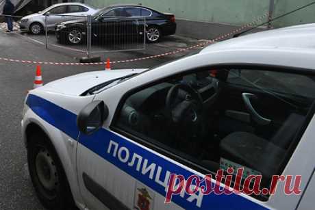 Россиянина задержали за нападение на полицейского. В Архангельской области задержали 49-летнего жителя Нарьян-Мара, подозреваемого в нападении на полицейского. ЧП произошло, когда участковый уполномоченный прибыл на вызов после обращения беременной россиянки, сообщившей о конфликте со знакомым. Пьяный мужчина ударил полицейского.