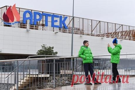 Сбер организовал каникулы в «Артеке» для детей из приграничных территорий. По инициативе Сбербанка с 29 декабря по 11 февраля для детей из приграничных территорий был организован отдых: 43 ребенка из Белгородской области и еще 23 человека — дети сотрудников банка из Белгородской и Курской областей — побывали в знаменитом лагере «Артек». Возраст детей составляет от 7 до 14 лет.