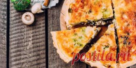 5 невероятно вкусных пирогов с курицей Сочетайте курицу с грибами, овощами, сыром или зеленью и угощайте близких сытными и ароматными пирогами. 1. Пирог с курицей и грибами foodfacts.us Ингредиенты 8 куриных бёдрышек без кости и шкурки; 1 столовая ложка растительного масла; 8 полосок копчёного бекона; 1 луковица; 250 г...