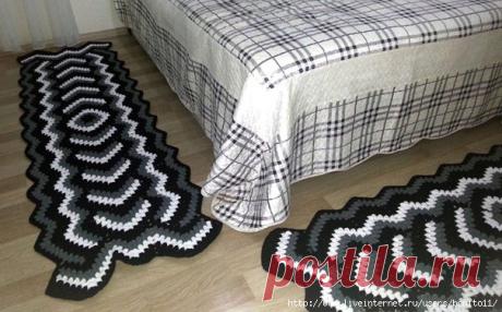 Коврик «Дорожка» в технике «бабушкин квадрат»...