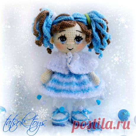 PDF Малышка Винте крючком. FREE crochet pattern; Аmigurumi toy patterns. Амигуруми схемы и описания на русском. Вязаные игрушки и поделки своими руками #amimore - кукла в платье из обычной пряжи, куколка девочки в зимнем наряде.